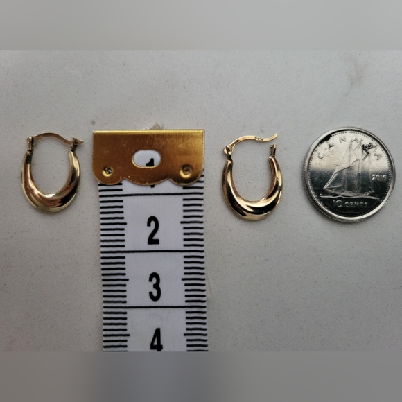 10 Kt Gold Hoop Earrings. - Picture 8 of 8